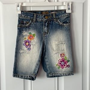 Bermuda Jean shorts with embroidered flowers